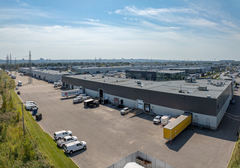 More Photos Of 155 Rue Fortin, Québec Distribution For Lease
