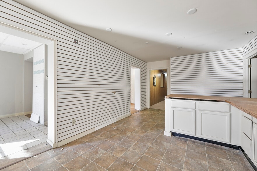 More Photos Of 1311 East St, Pittsfield Warehouse For Sale