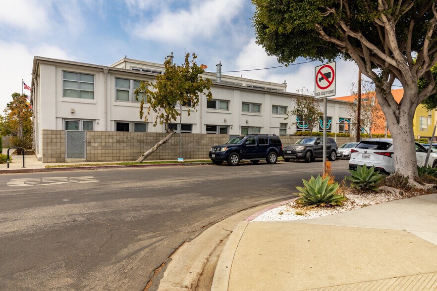 More Photos Of 2100 Abbot Kinney Blvd, Venice Office For Lease