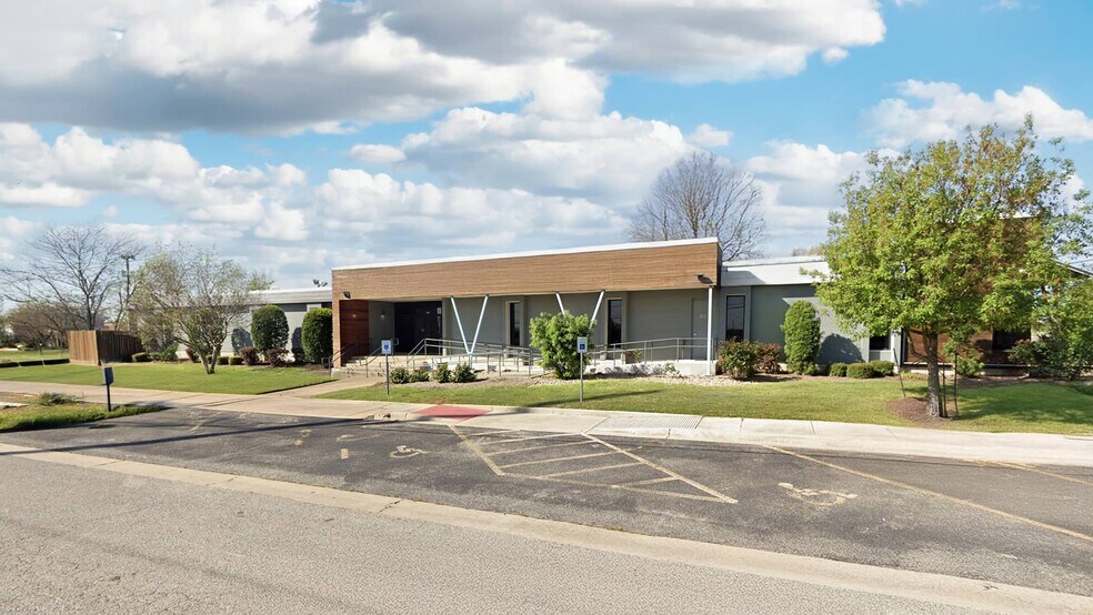 More Photos Of 3607 Manor Rd, Austin Medical For Lease
