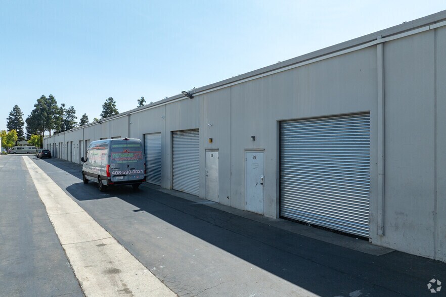 More Photos Of 473 Sapena Ct, Santa Clara Light Manufacturing For Lease