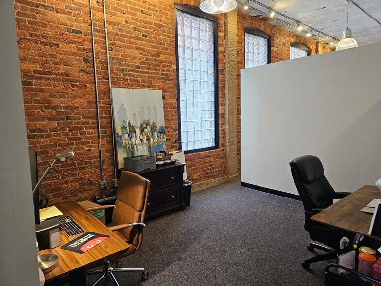 More Photos Of 7 S Laurens St, Greenville Office For Sale