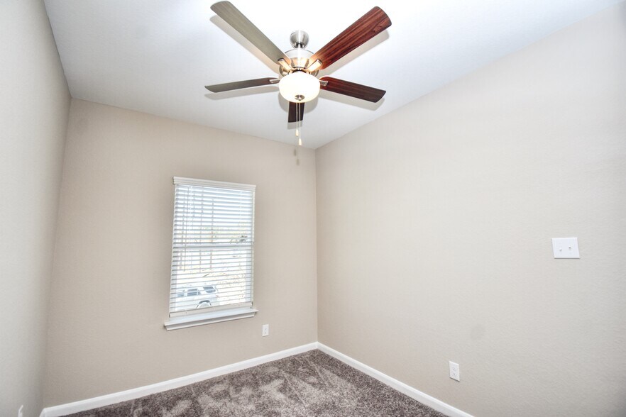 More Photos Of 6202 Oakland Rdg, San Antonio Apartments For Sale