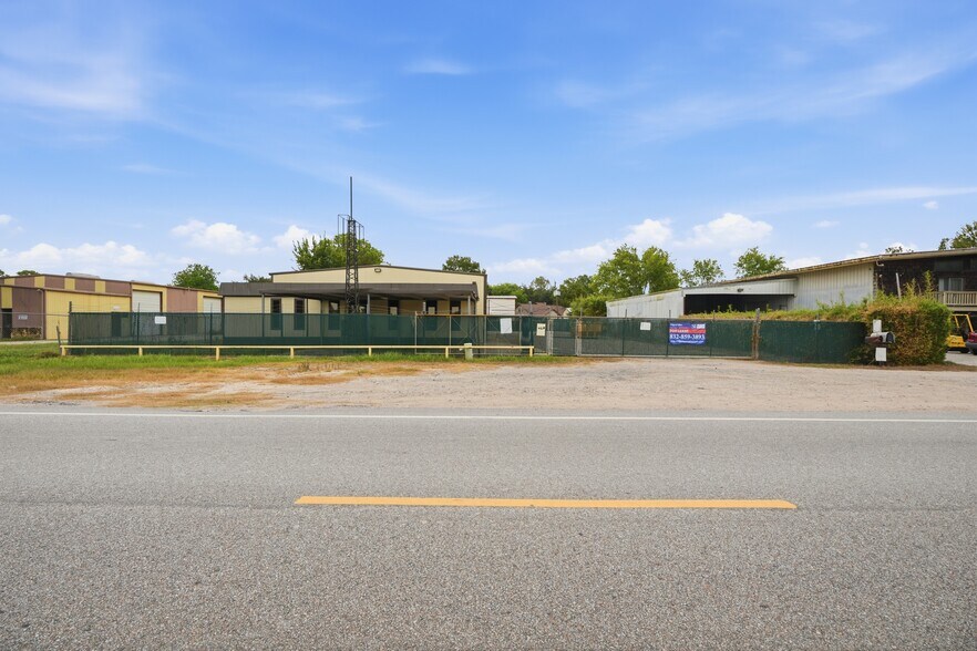 Primary Photo Of 2233 Garden Rd, Pearland Warehouse For Lease