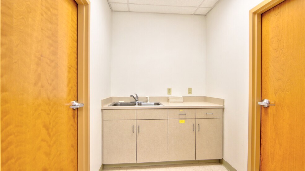 More Photos Of 399 Grant Ave, Auburn Medical For Sale