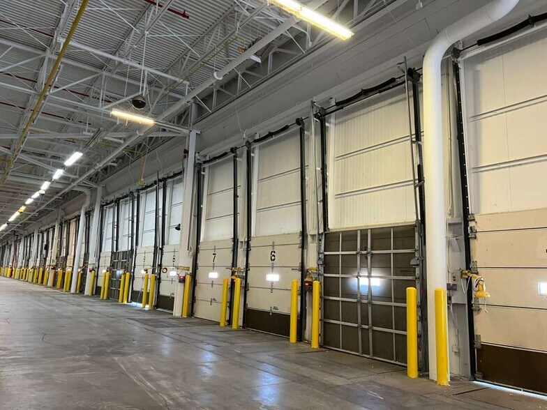 More Photos Of 2200 S Business 45, Corsicana Distribution For Lease