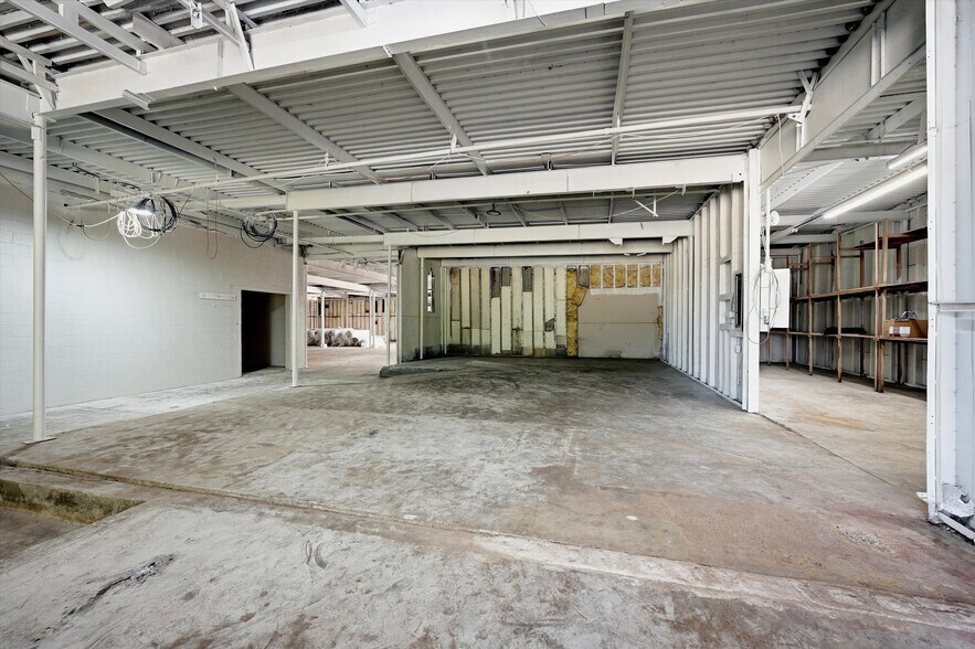 More Photos Of 613 S Armstrong Ave, Denison Warehouse For Sale