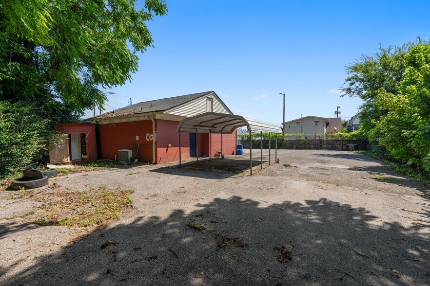 More Photos Of 5409 Charlotte Pike, Nashville Auto Dealership For Lease