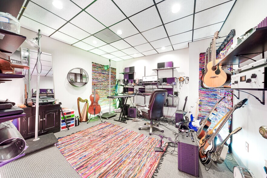 More Photos Of 110 Industrial Dr, Forney Showroom For Sale