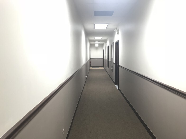 More Photos Of 3605 Woodhead Dr, Northbrook Office For Lease