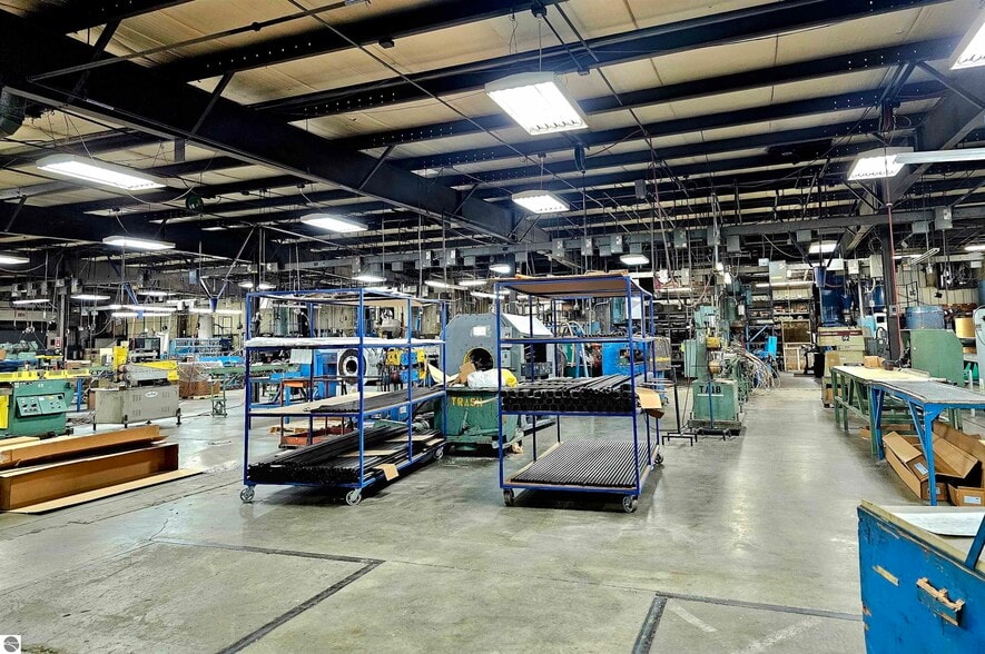 More Photos Of 800 Woodside Dr, Saint Louis Industrial For Sale