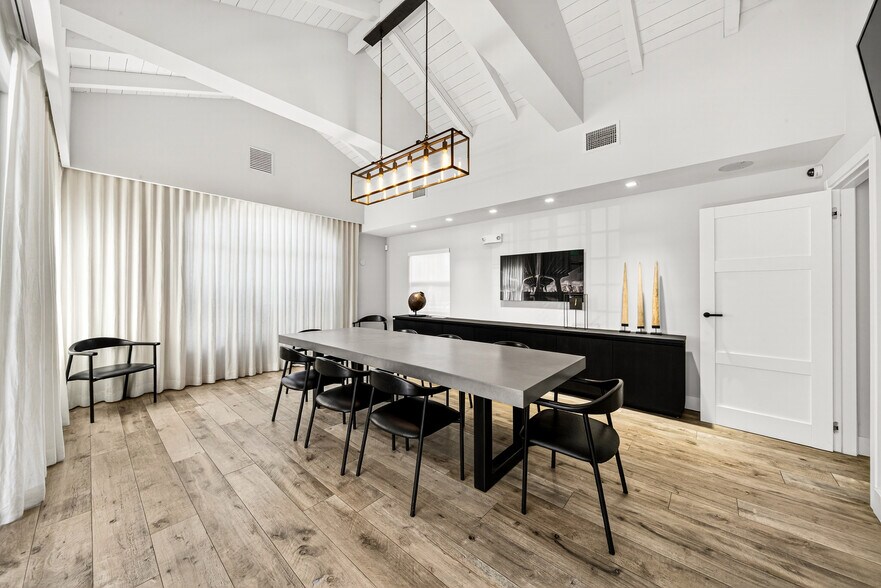 More Photos Of 5801 Biscayne Blvd, Miami Office For Lease