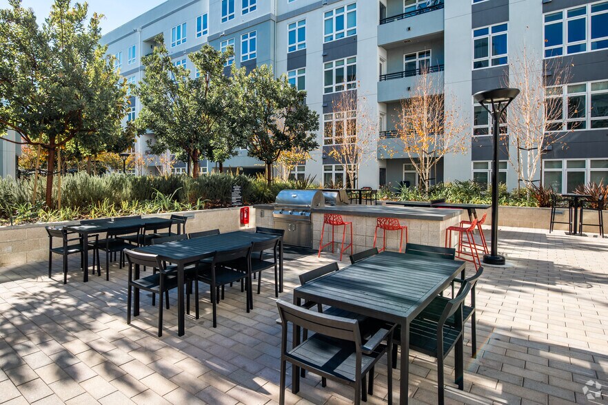 More Photos Of 3093 Broadway, Oakland Apartments For Lease