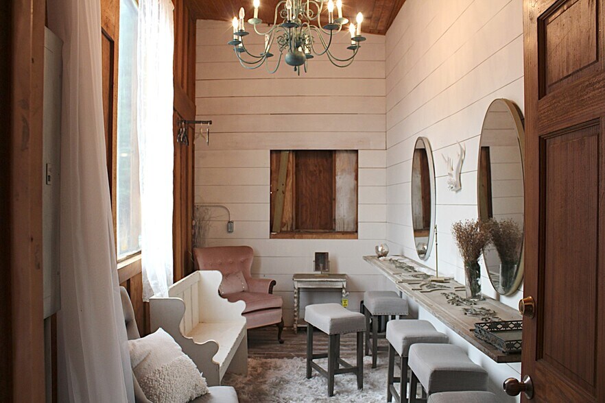 More Photos Of 7080 Dale Ridge Rd, Lancaster Convenience Store For Sale