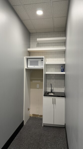 More Photos Of 130 Seaboard Ln, Franklin Flex For Sale