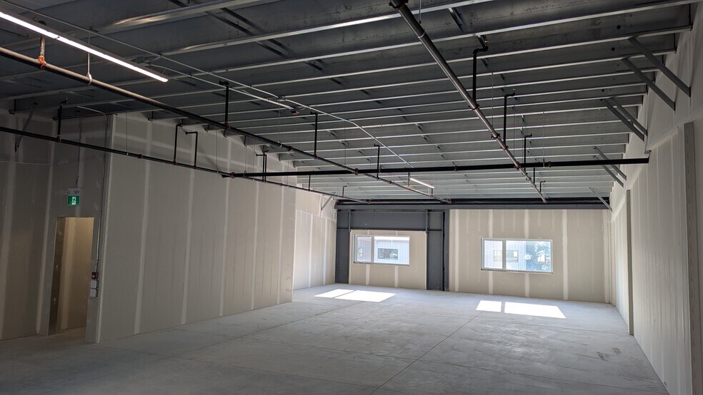 More Photos Of 100 Alpine Mdws, Canmore Light Distribution For Lease