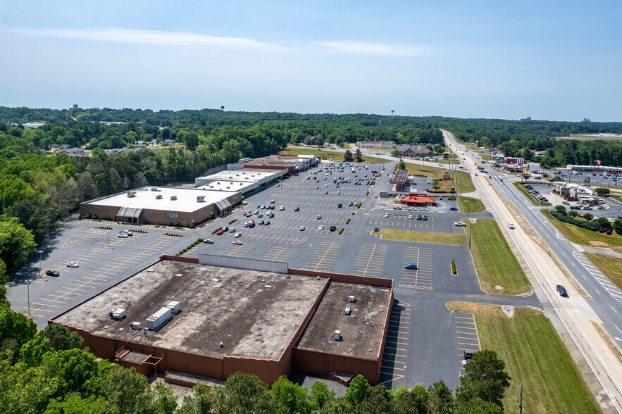 More Photos Of 199-317 Habersham County Shopping Ctr, Cornelia Unknown For Lease