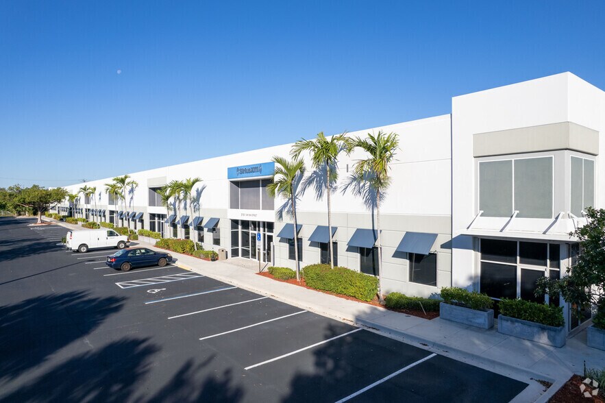 More Photos Of 730 S Powerline Rd, Deerfield Beach Unknown For Lease