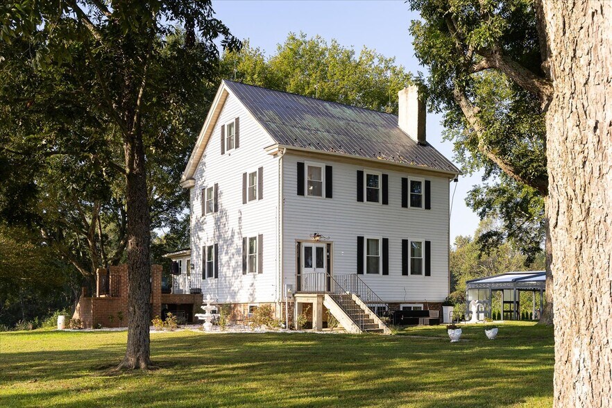 More Photos Of 667 Hustle Rd, Hustle Winery Vineyard For Sale