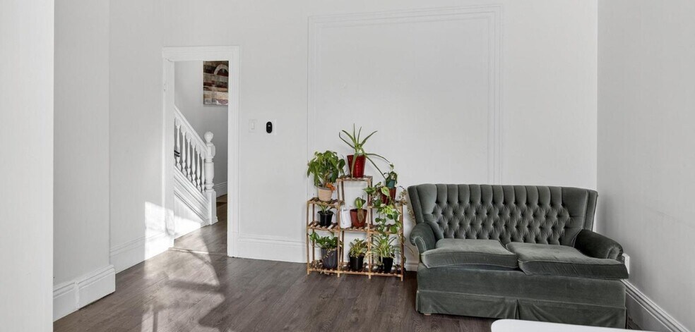 More Photos Of 271 Thomas St, Peterborough Apartments For Sale