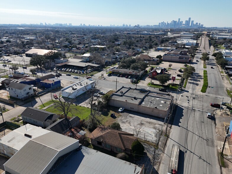 More Photos Of 6802 Navigation Blvd, Houston General Retail For Sale