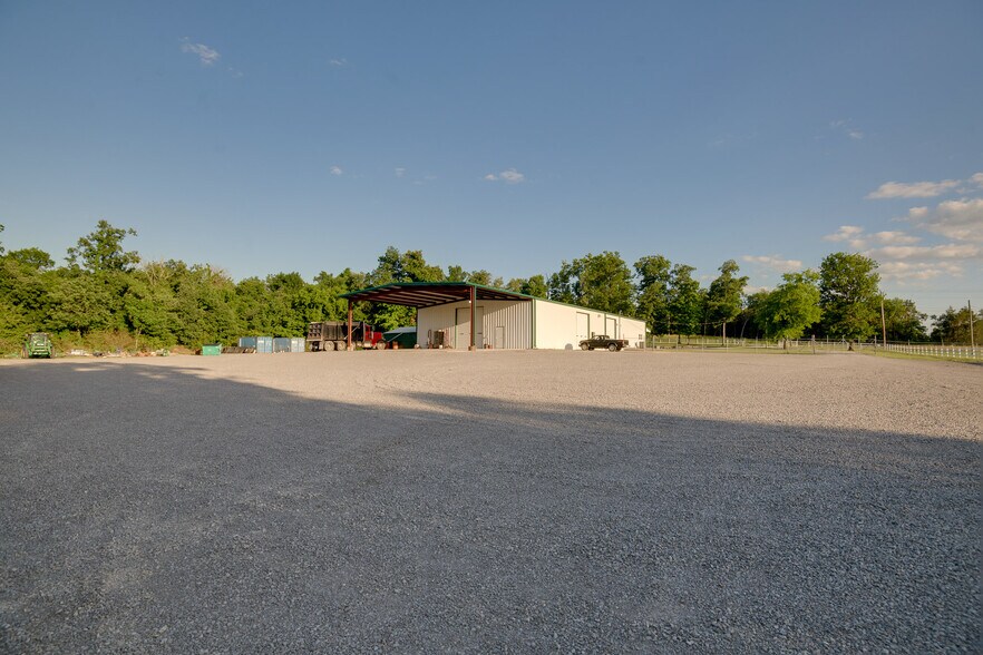 More Photos Of 2533 Highway 41A S, Shelbyville Showroom For Sale