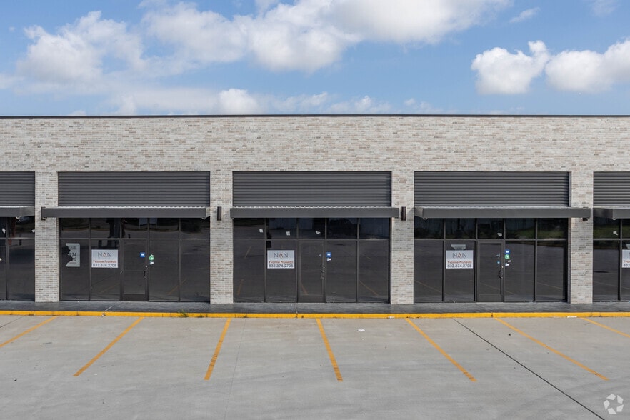 More Photos Of 7241 Lawndale St, Houston Storefront For Lease