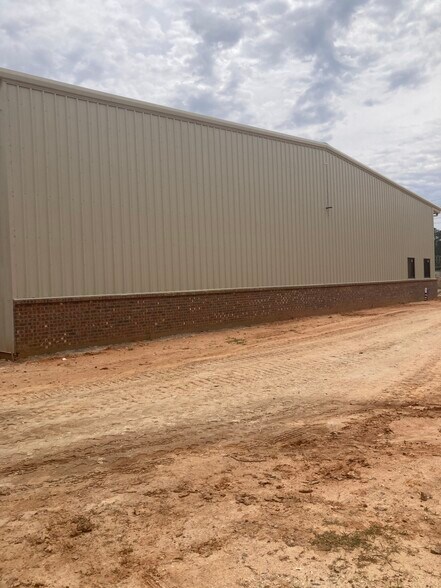 More Photos Of 2030 Phillip Dr, Covington Warehouse For Lease