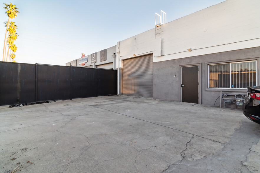 Primary Photo Of 14768 Calvert St, Van Nuys Warehouse For Sale