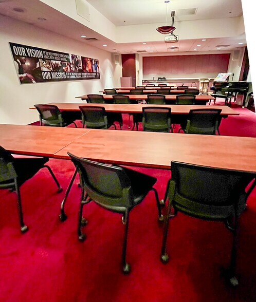 More Photos Of 7777 W Blue Mound Rd, Milwaukee Office For Lease