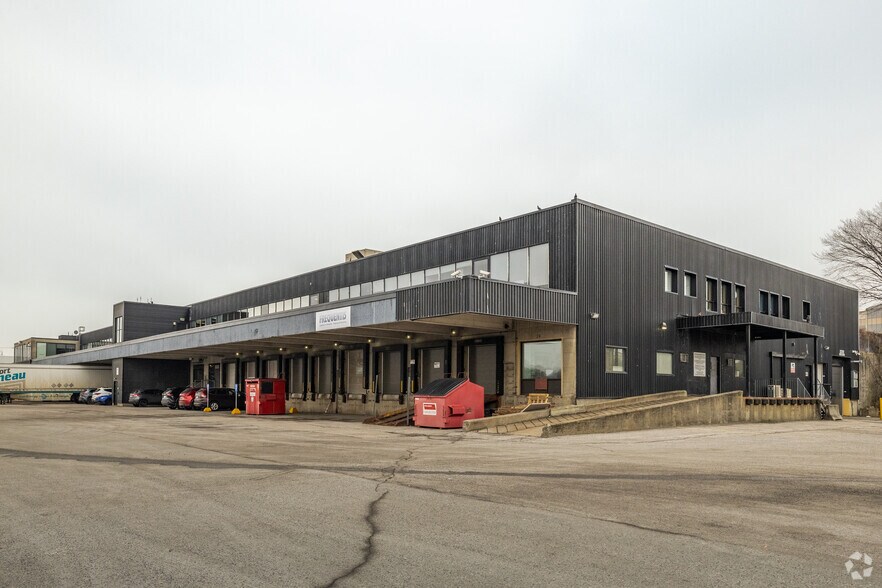 More Photos Of 1040 Boul Saint-Joseph, Gatineau Light Distribution For Lease