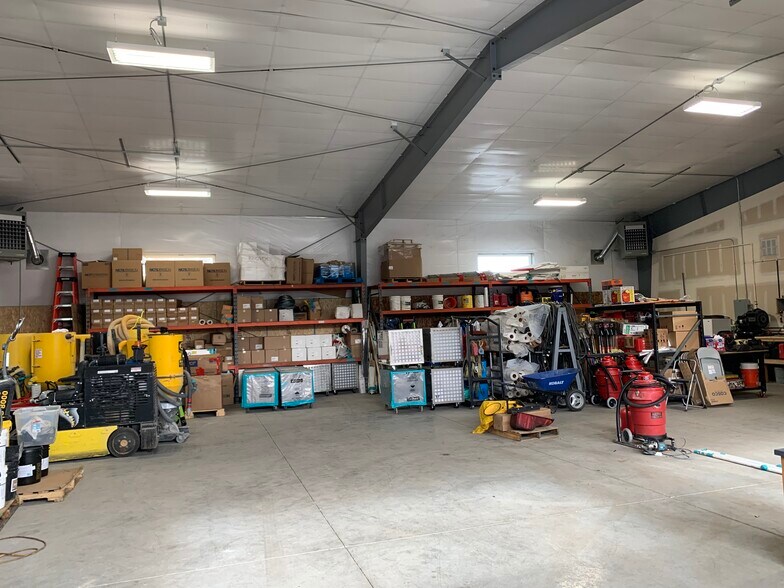 More Photos Of 64415 Strickler Ave, Bend Warehouse For Lease