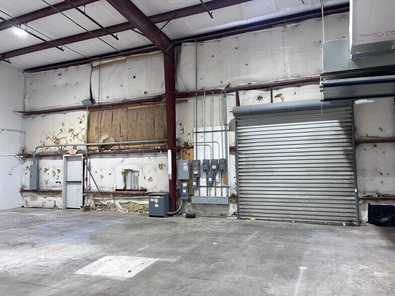 More Photos Of 3032-3090 44th Ave N, Saint Petersburg Warehouse For Lease