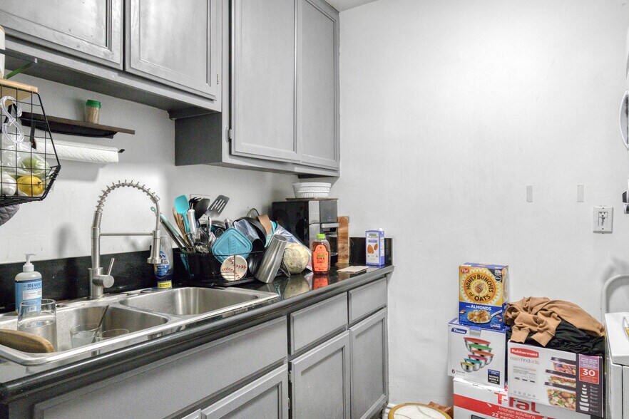 More Photos Of 5447 Blackwelder St, Los Angeles Apartments For Sale