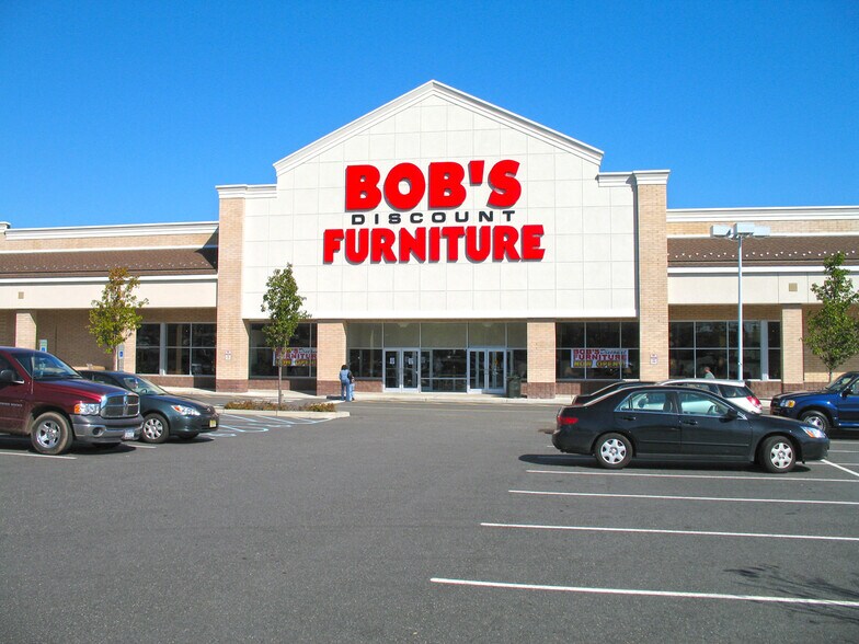 More Photos Of 21 Woodbridge Ctr Dr, Woodbridge Unknown For Lease