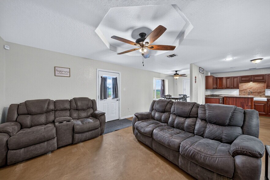 More Photos Of 4044 W FM 476, Poteet Flex For Sale