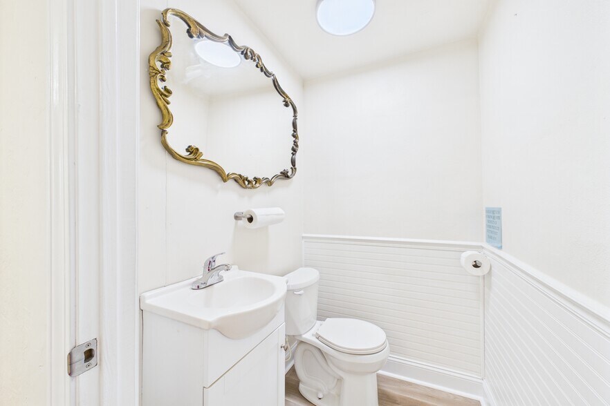 More Photos Of 919 South St, Mountain Home Freestanding For Sale
