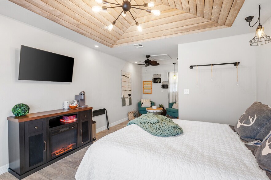 More Photos Of 608 W Morse St, Fredericksburg Specialty For Sale