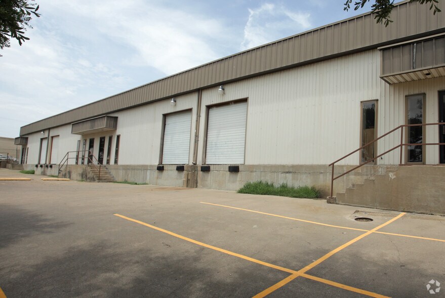 More Photos Of 2364 Houston St, Grand Prairie Distribution For Sale