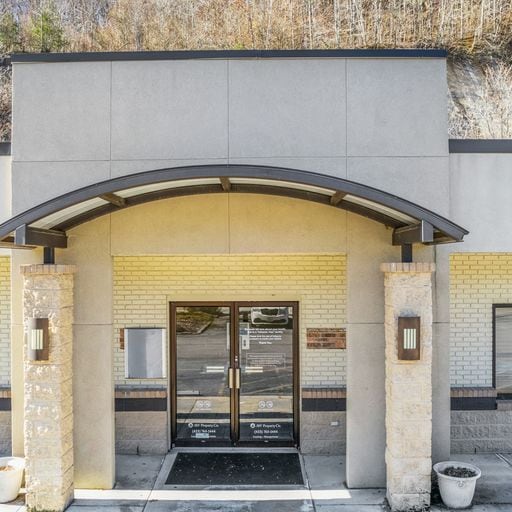 More Photos Of 280 Virginia Ave NE, Norton Medical For Lease