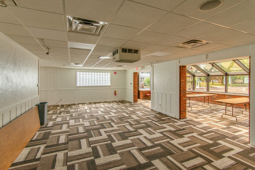 More Photos Of 542-546 S Telegraph Rd, Monroe Restaurant For Sale