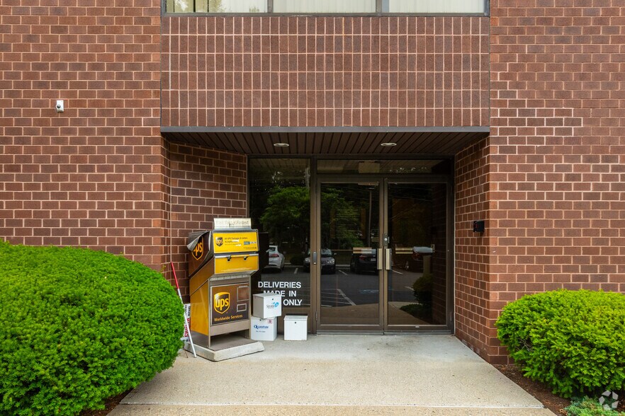 More Photos Of 113 Water St, Milford Office For Lease