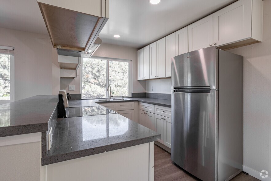 More Photos Of 13716 Penn St, Whittier Apartments For Sale