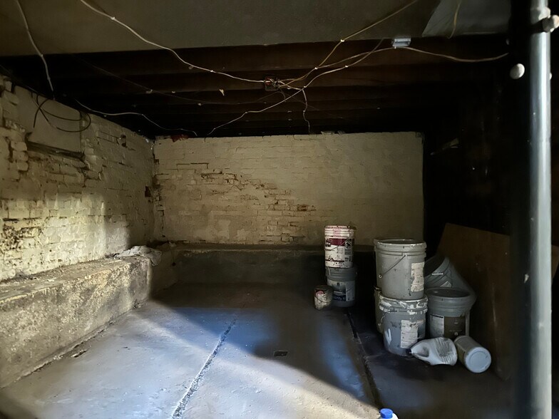 More Photos Of 1831 N C St, Elwood Apartments For Sale