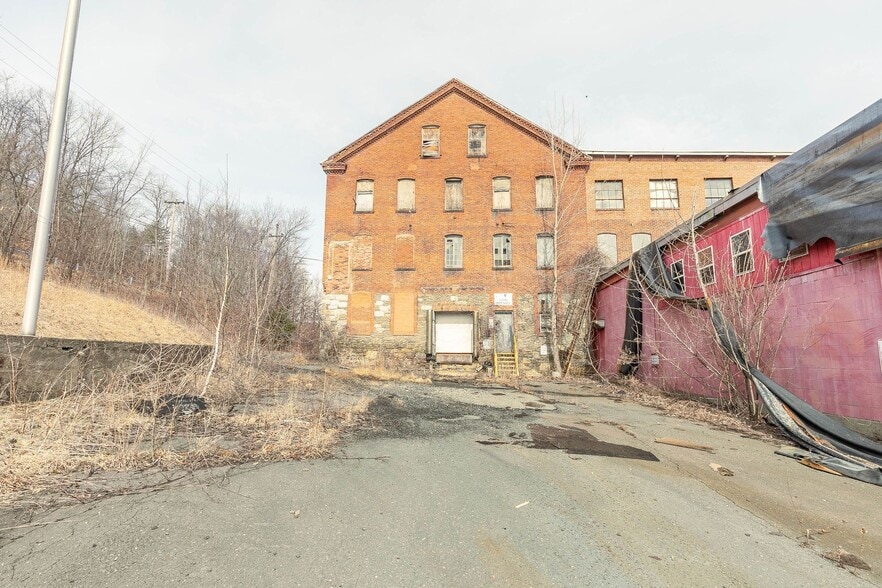 More Photos Of 1190 Huntington Rd, Huntington Manufacturing For Lease