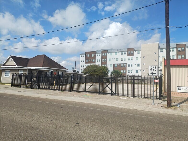 More Photos Of 1011 Santa Fe St, Corpus Christi Office For Sale
