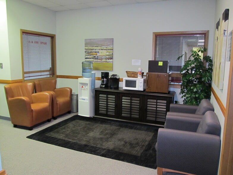 More Photos Of 800 W 5th Ave, Naperville Office For Lease