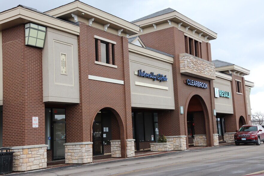 More Photos Of 29 Crystal Lake Plz, Crystal Lake Unknown For Lease