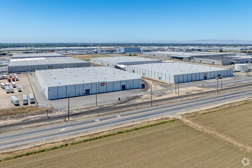 More Photos Of 151 Codoni Ave, Modesto Warehouse For Lease