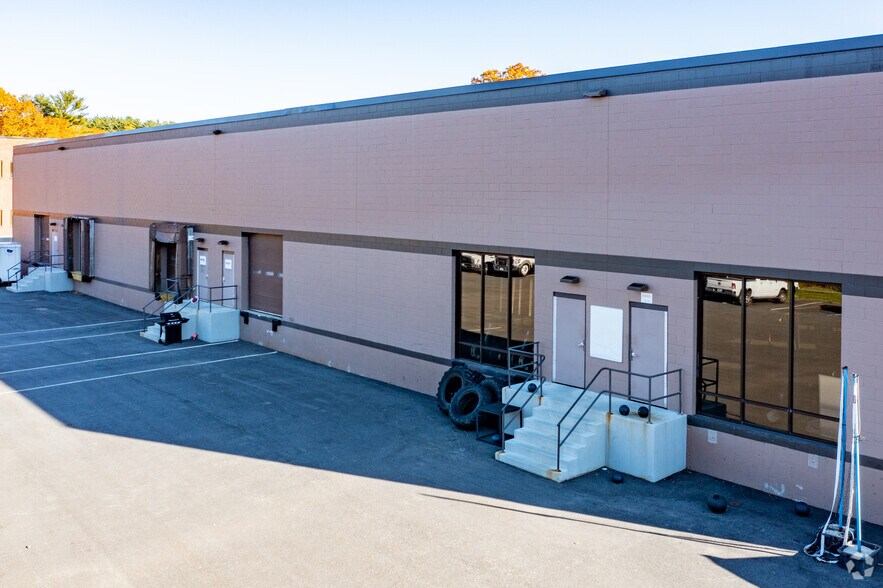 More Photos Of 6 Merrill Industrial Dr, Hampton Light Distribution For Lease